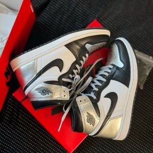Air Jordan 1 HIGH Silver Toes